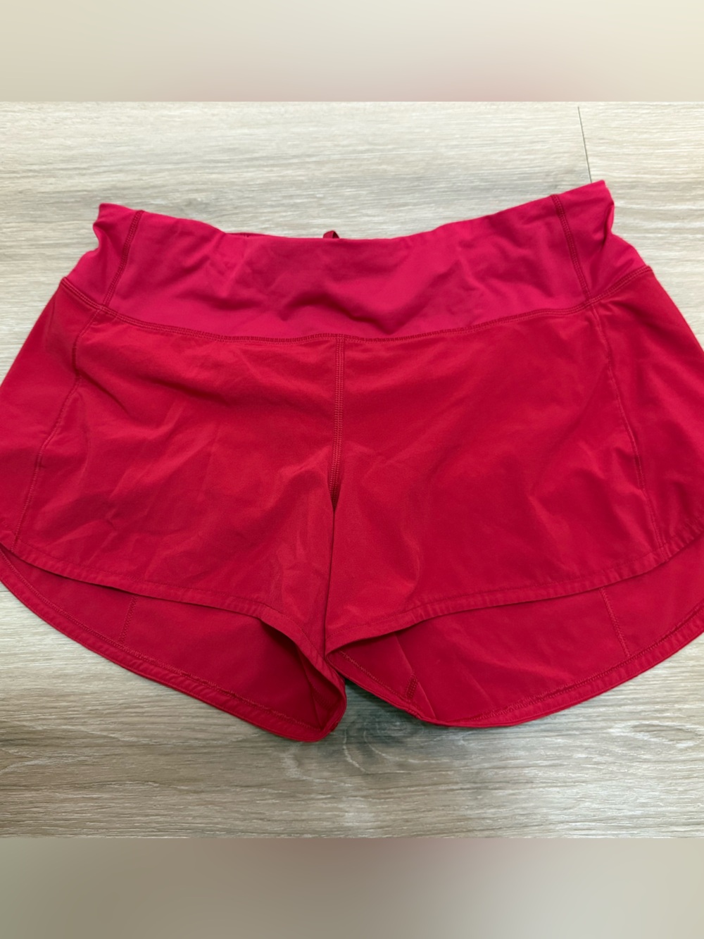 LULULEMON Women’s Speed Shorts - Bright Red - size 8
